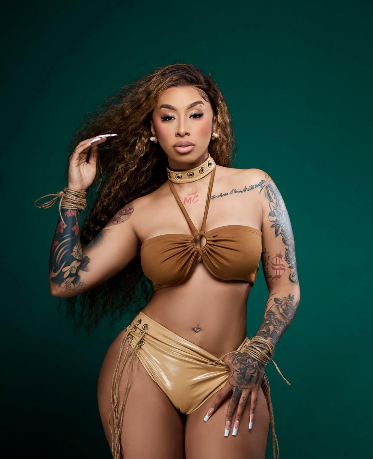 Performing live Arlene MC